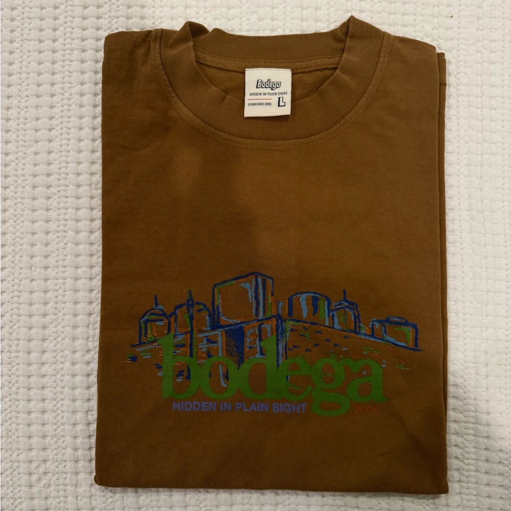 Bodega Men's Large T-Shirt Brown 2006 Hidden in Plain Sight